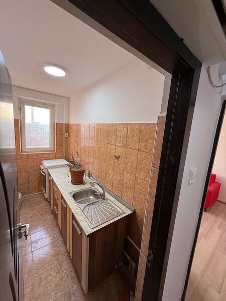 Brancoveanu, Lamotesti, de vanzare 2 camere renovat, mobilat.