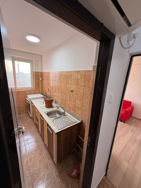 Brancoveanu, Lamotesti, de vanzare 2 camere renovat, mobilat.